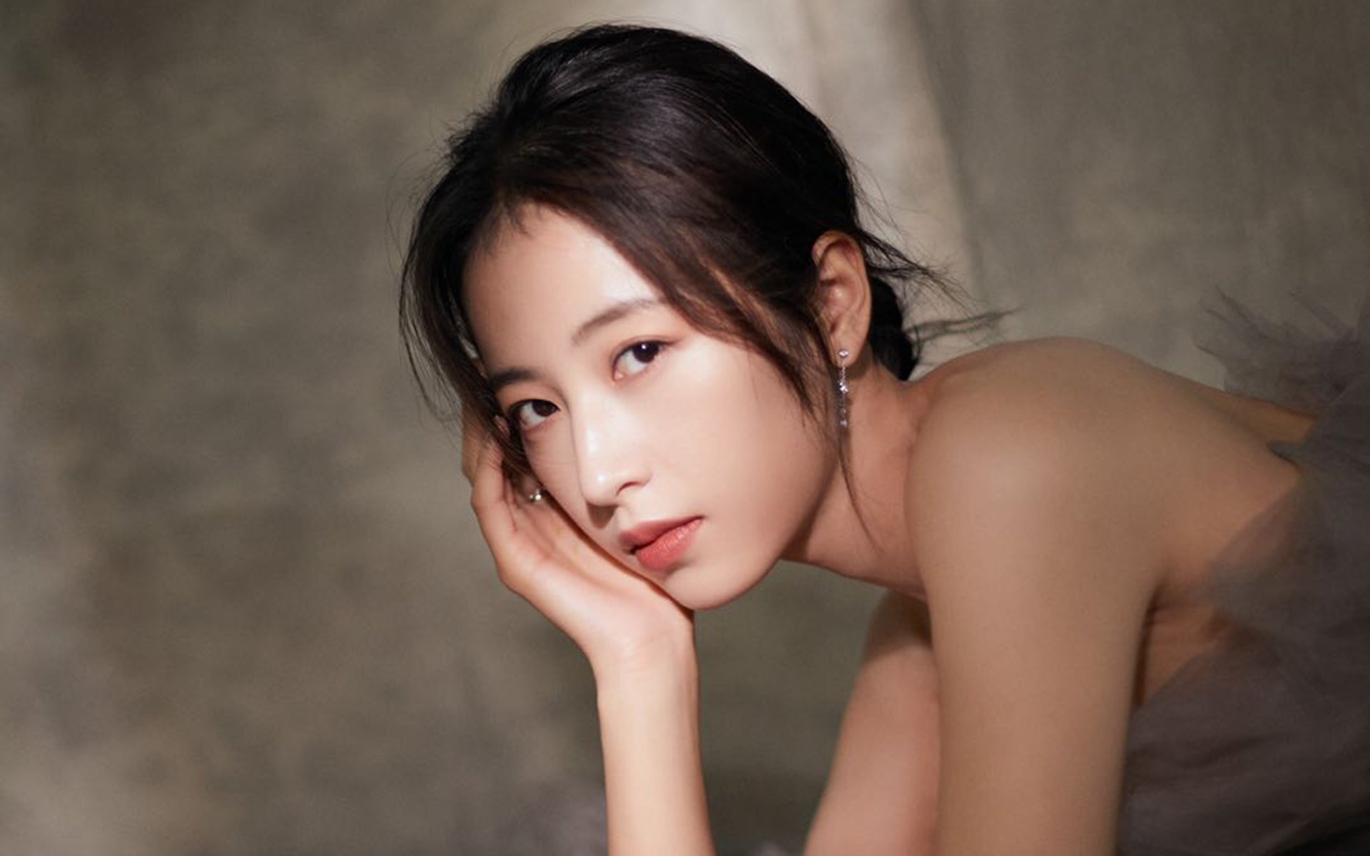 “台球赛事:天府校区体育馆见证完美击球与完美策略”